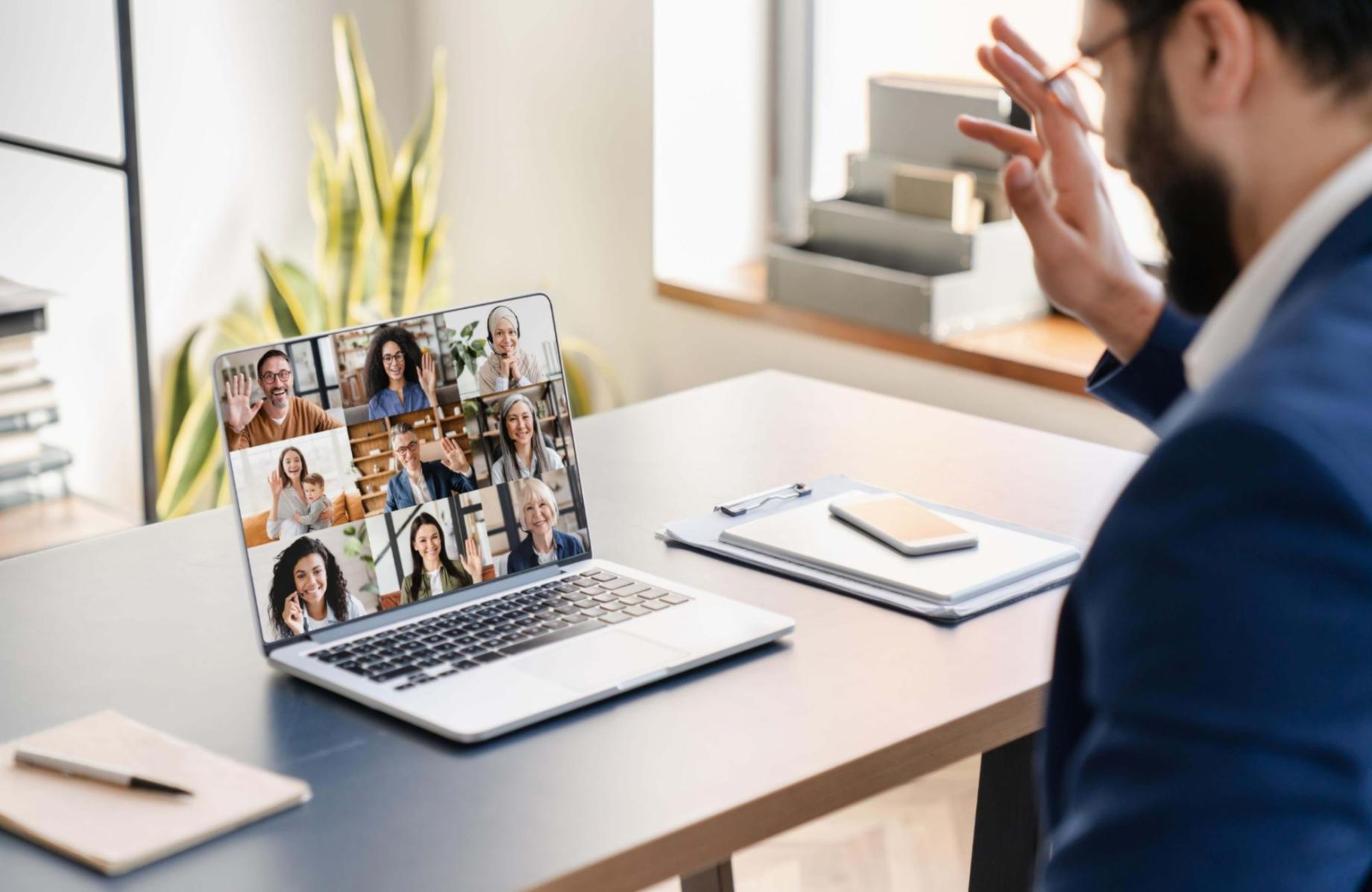 Teilnehmer arbeitet an Systemverwaltungs-Projekten